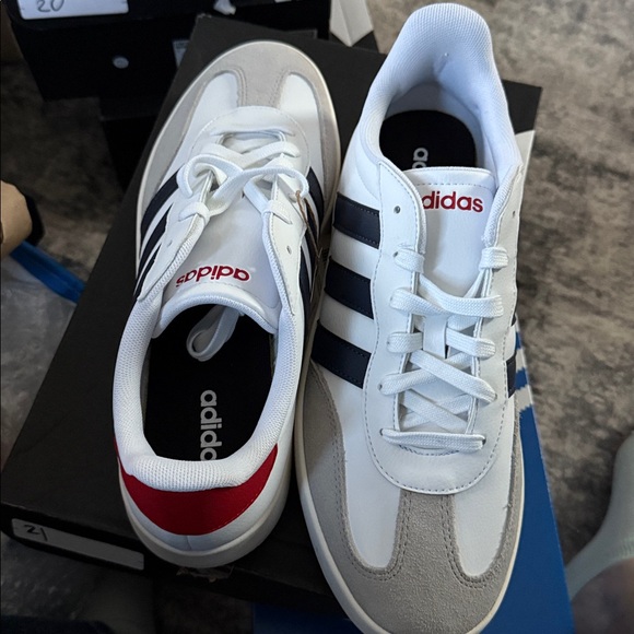 Adidas Barrera size 10 - Picture 2 of 6